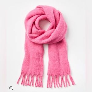 LOFT‎ NWT Cozy Fringe Scarf - Perfectly Pink